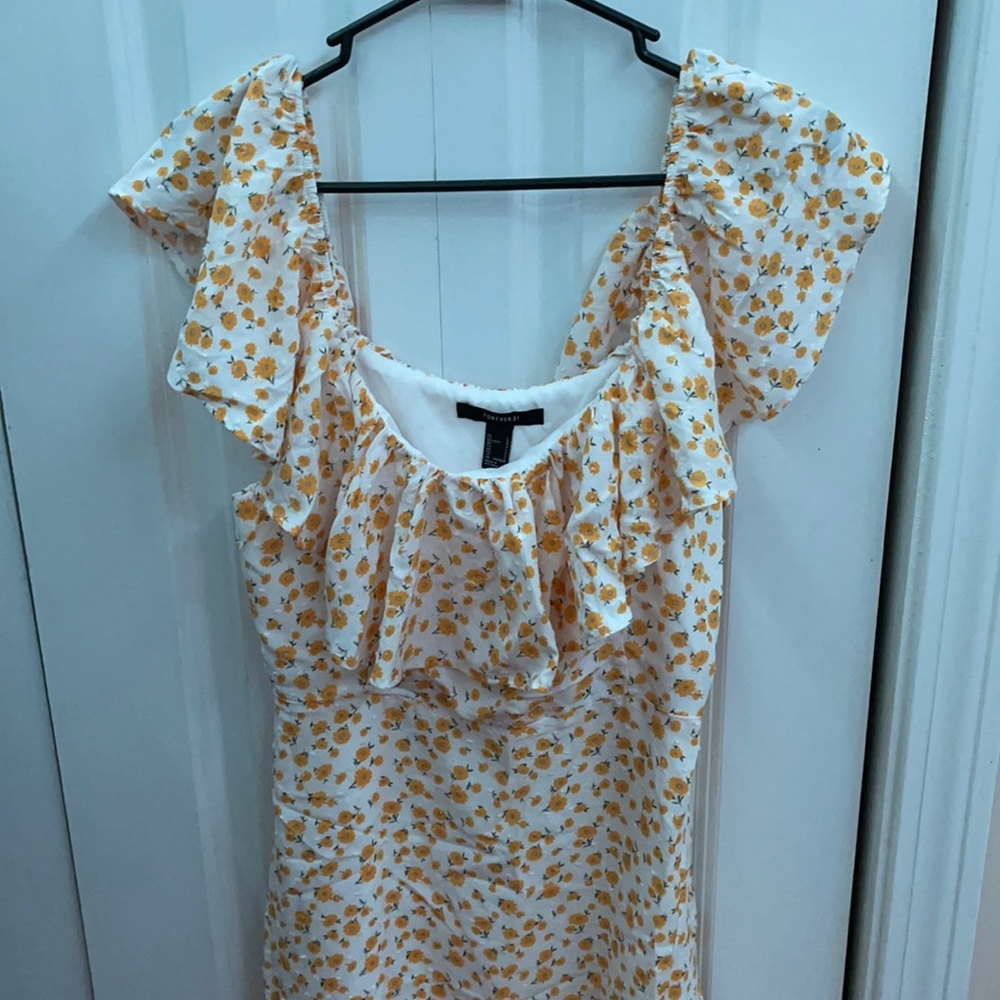 Floral dress. Size L. Brand new. Perfect condition.